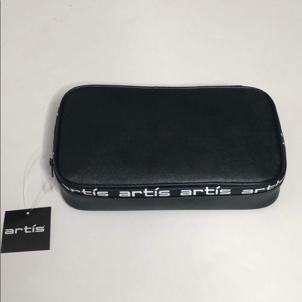 Artis Runaround Travel Case NWT